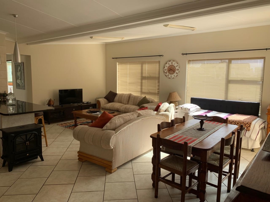 To Let 5 Bedroom Property for Rent in Diaz Beach Western Cape